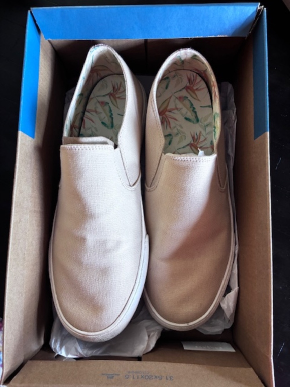Women's Vionic Beach slip-ons size 9.5 - Picture 2 of 7